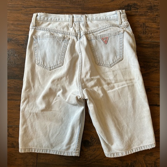 guess light wash jean shorts - Picture 4 of 5